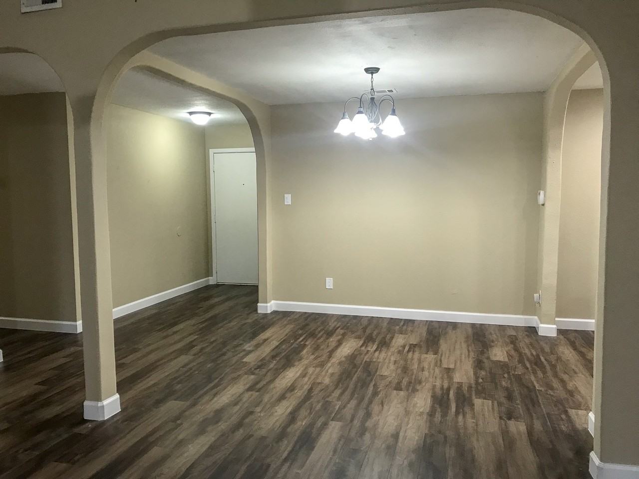 10511 Robinwood Cir - Photo 4 of 22