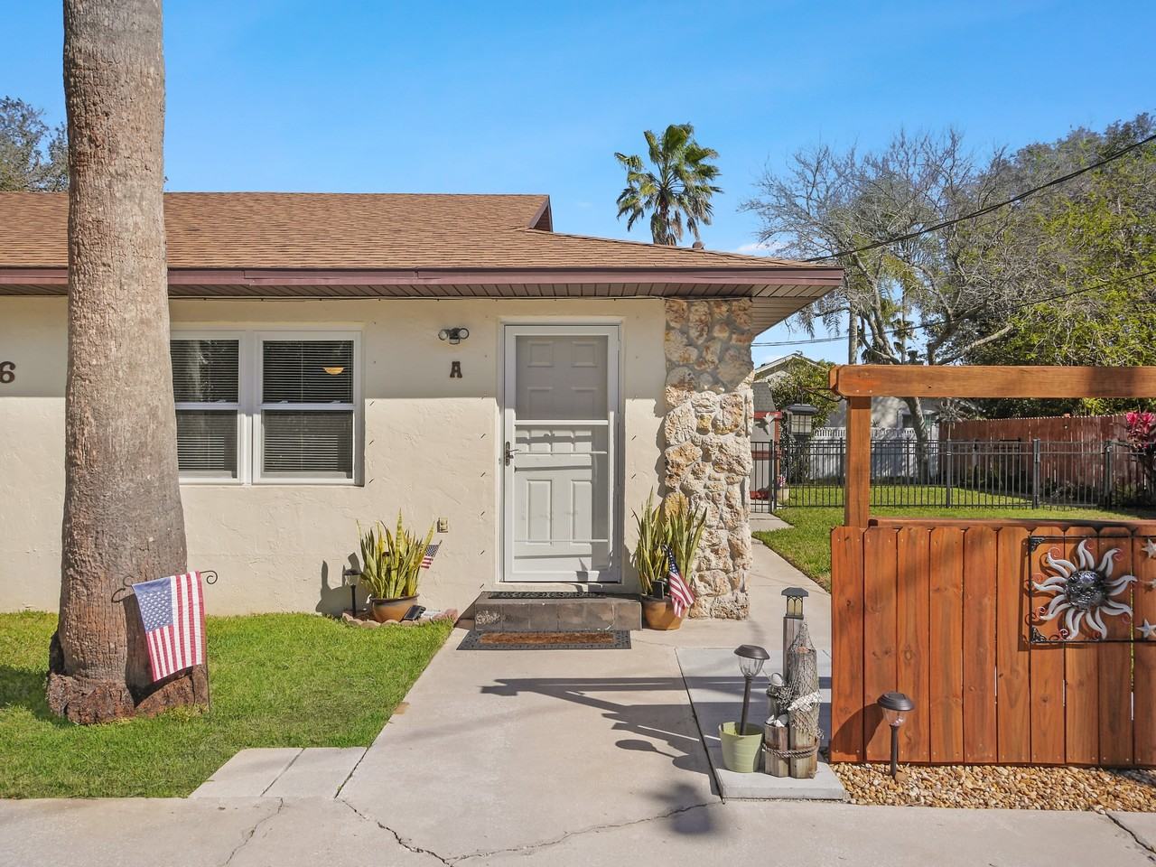 206 E Street - Photo 2 of 10