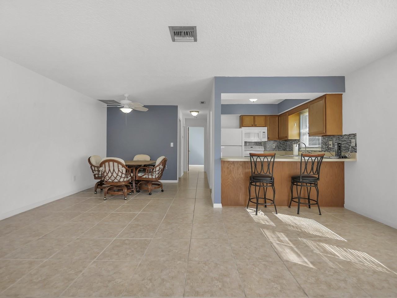 206 E Street - Photo 3 of 10