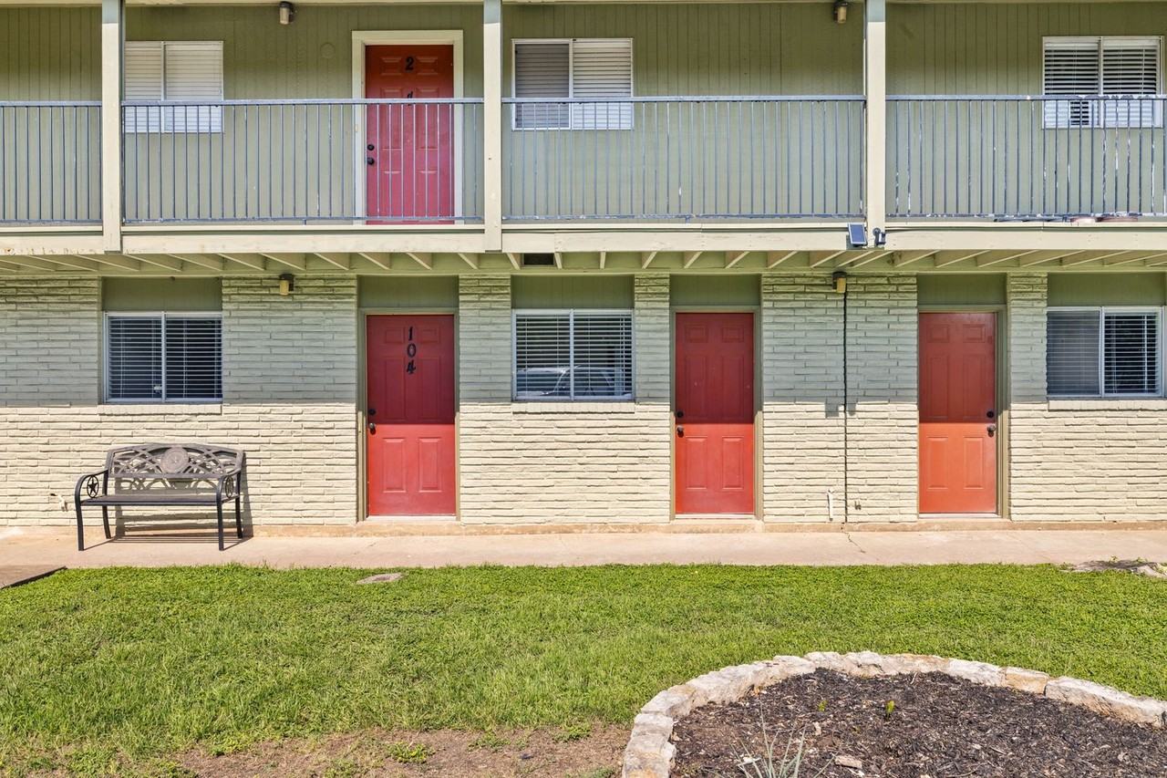 806 E 13th St #104 - Photo 5 of 36