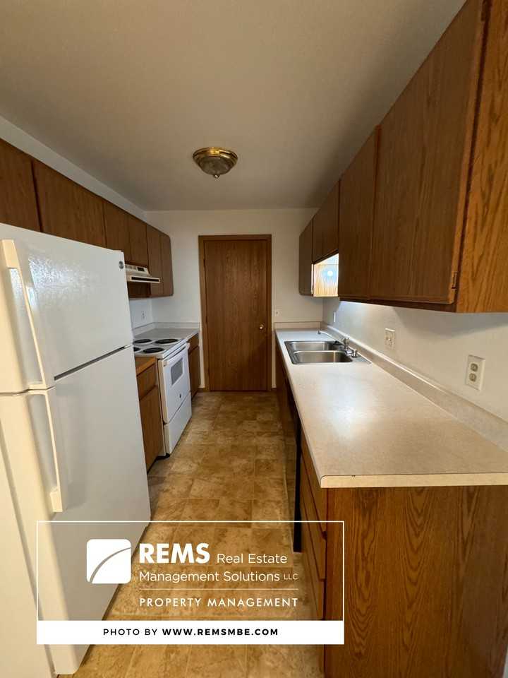 534 East Slifer Street - Photo 3 of 7