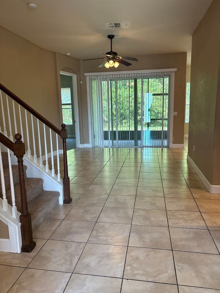2880 Eastham Ln - Photo 3 of 19