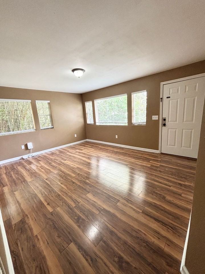 515 1/2 E Carolina St - Photo 3 of 11