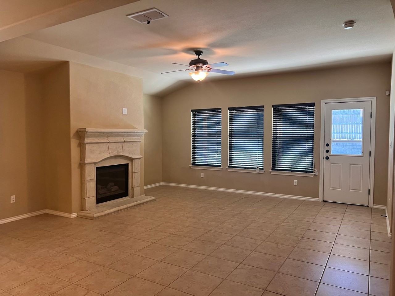 2504 Inspiration Dr - Photo 2 of 17