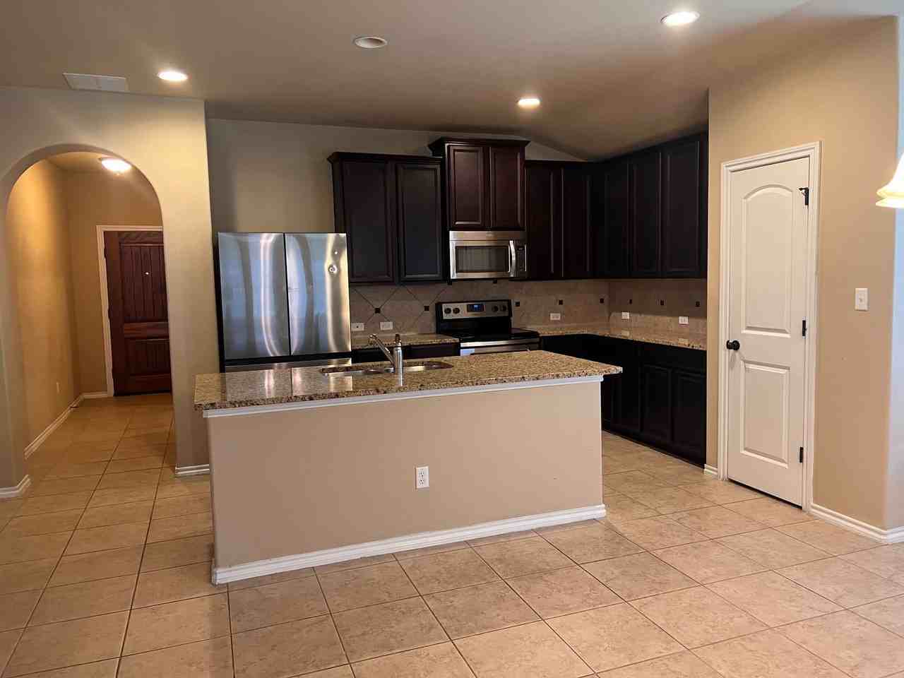 2504 Inspiration Dr - Photo 4 of 17