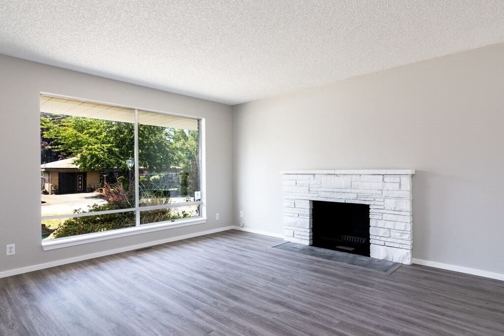 654 Jefferson Ave Ne - Photo 3 of 22