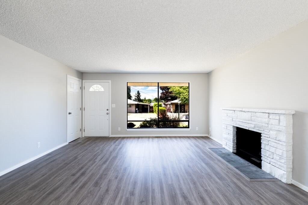 654 Jefferson Ave Ne - Photo 4 of 22