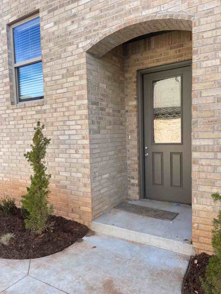 4510 Enclave Cir - Photo 2 of 33