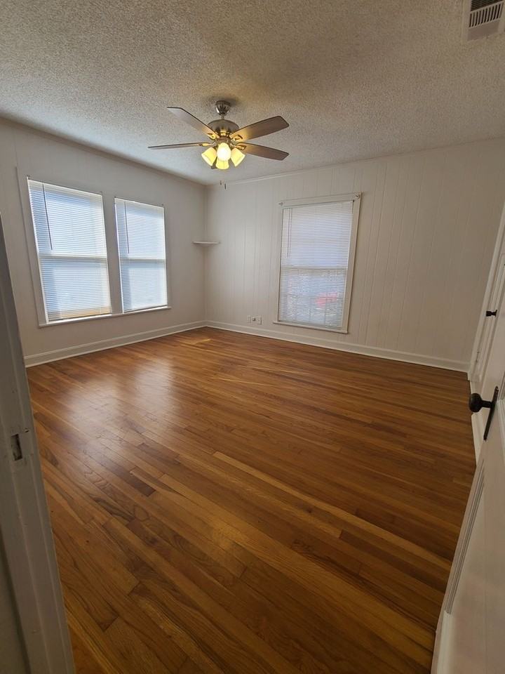 2930 S Donnybrook Ave - Photo 2 of 26