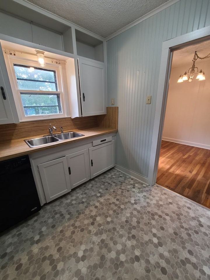 2930 S Donnybrook Ave - Photo 3 of 26