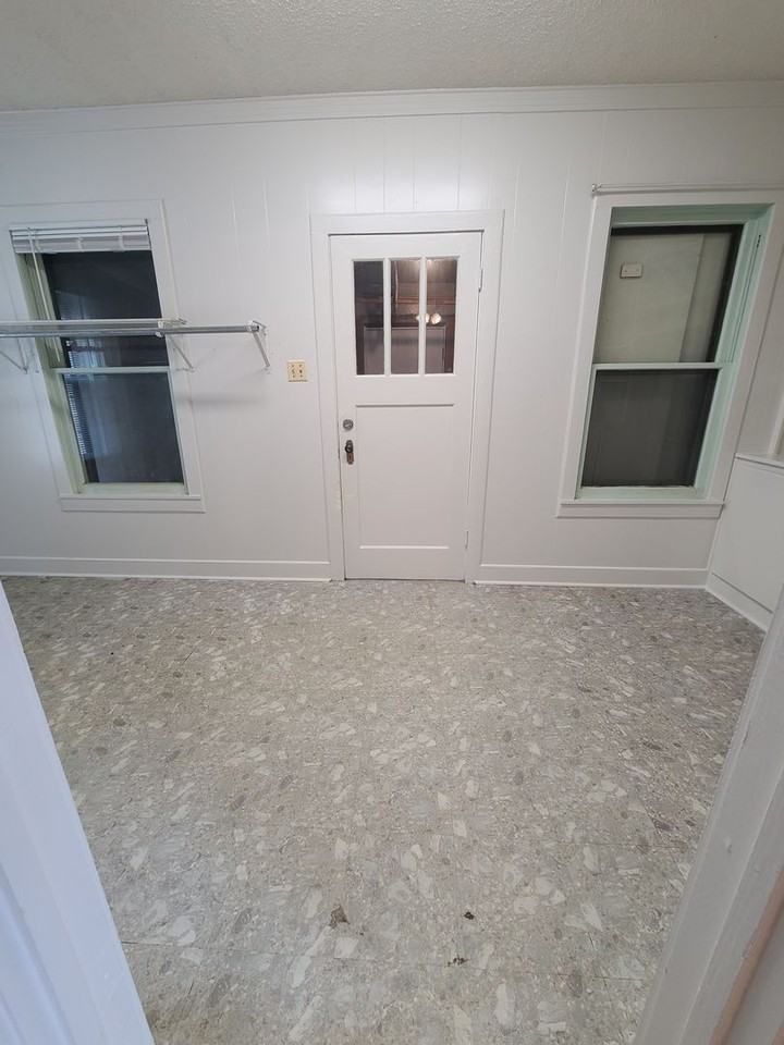 2930 S Donnybrook Ave - Photo 5 of 26