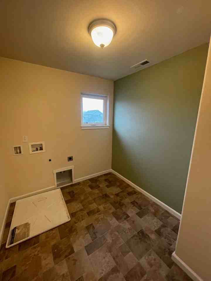 463 Se Wiens St - Photo 3 of 8