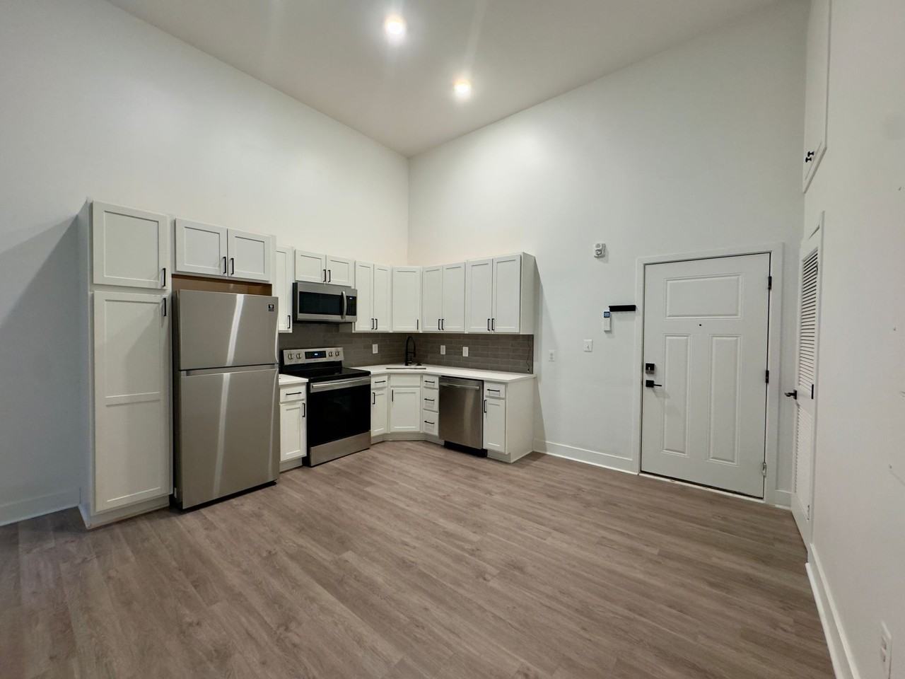 211 St Paul Pl - Photo 2 of 9