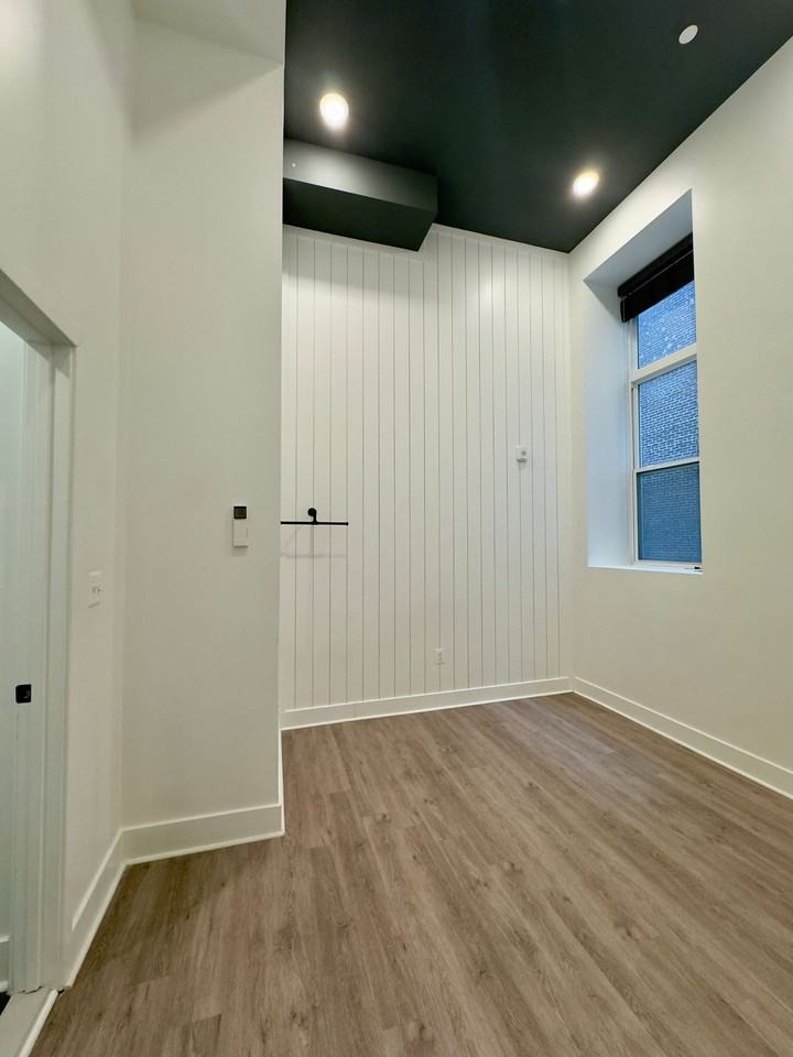 211 St Paul Pl - Photo 5 of 9