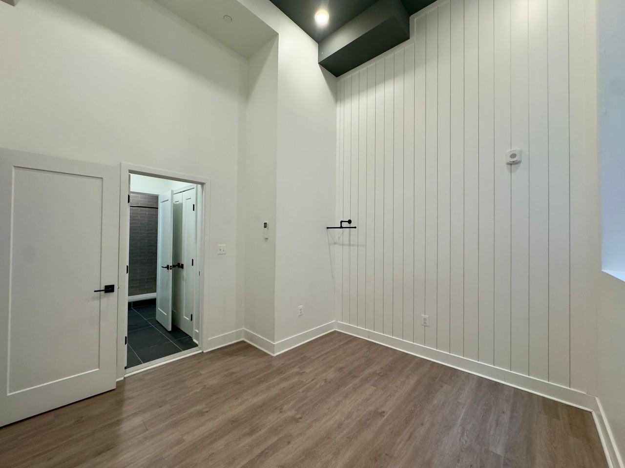 211 St Paul Pl - Photo 6 of 9