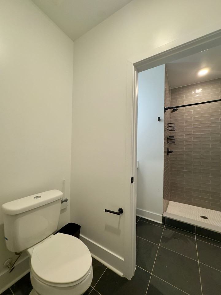 211 St Paul Pl - Photo 7 of 9