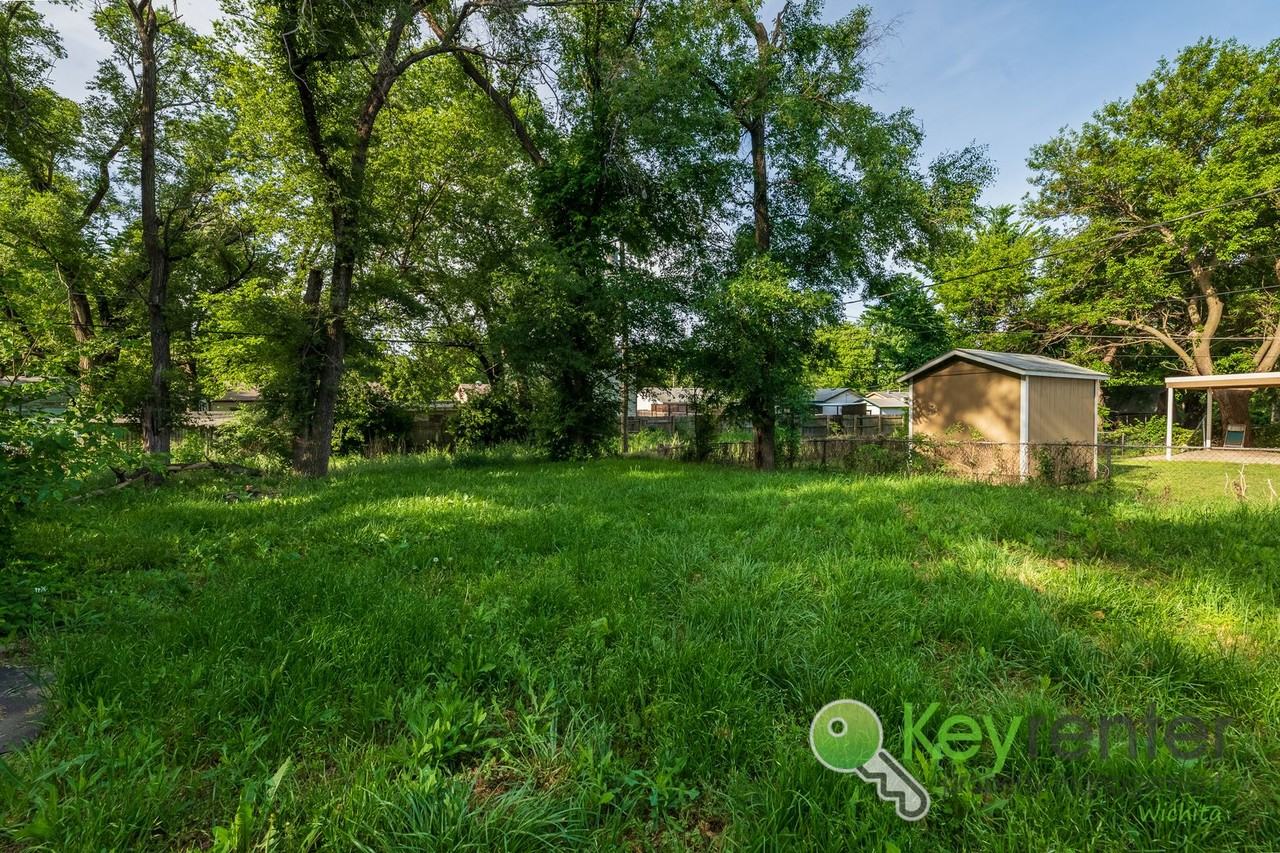 1305 E Evanston St - Photo 2 of 13