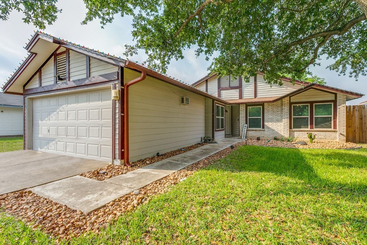 7986 Wayside Trl - Photo 3 of 26