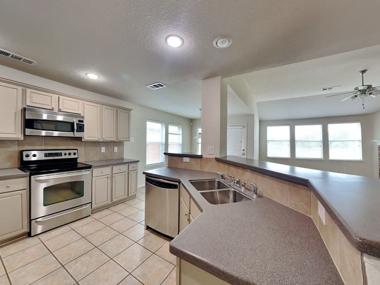 9045 Trail Blazer Dr - Photo 4 of 26