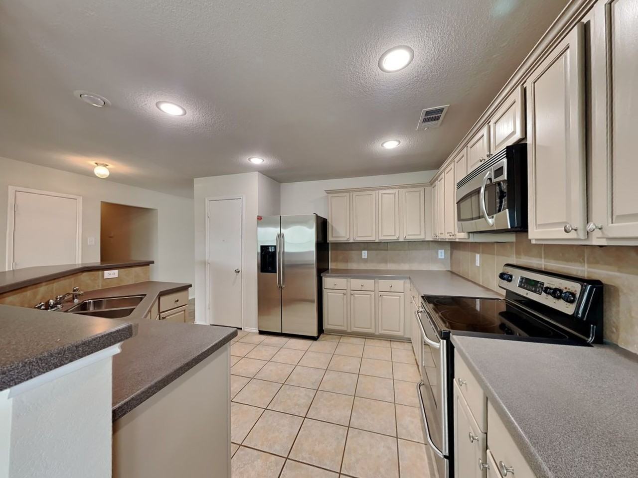 9045 Trail Blazer Dr - Photo 5 of 26