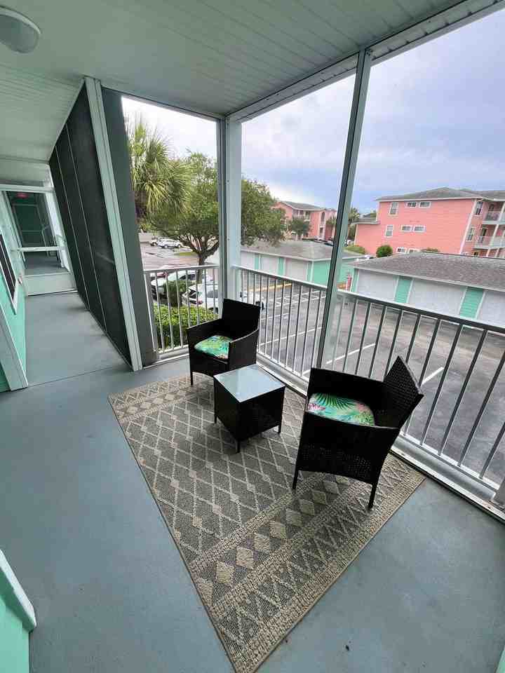 206 16th St #F - Photo 2 of 15