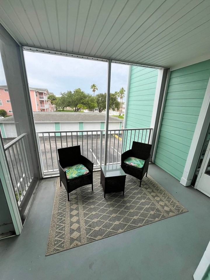 206 16th St #F - Photo 3 of 15