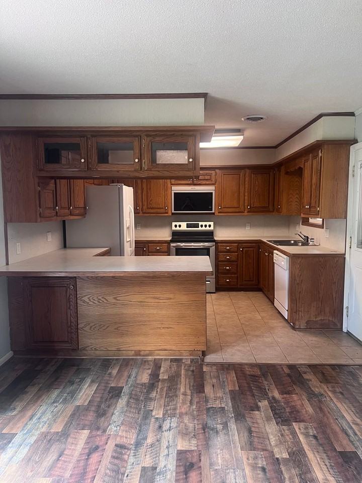 114 Apache Dr - Photo 3 of 32