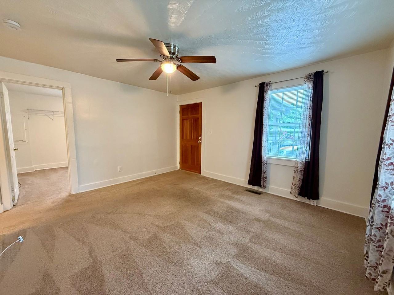 122 N Clay St - Photo 2 of 9