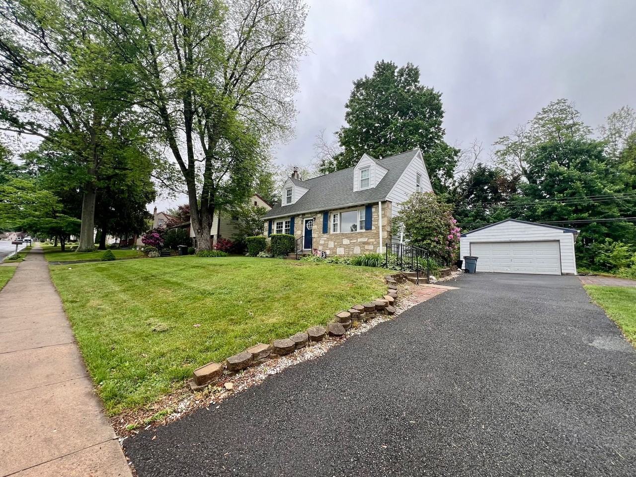 3171 Maple Rd - Photo 2 of 26