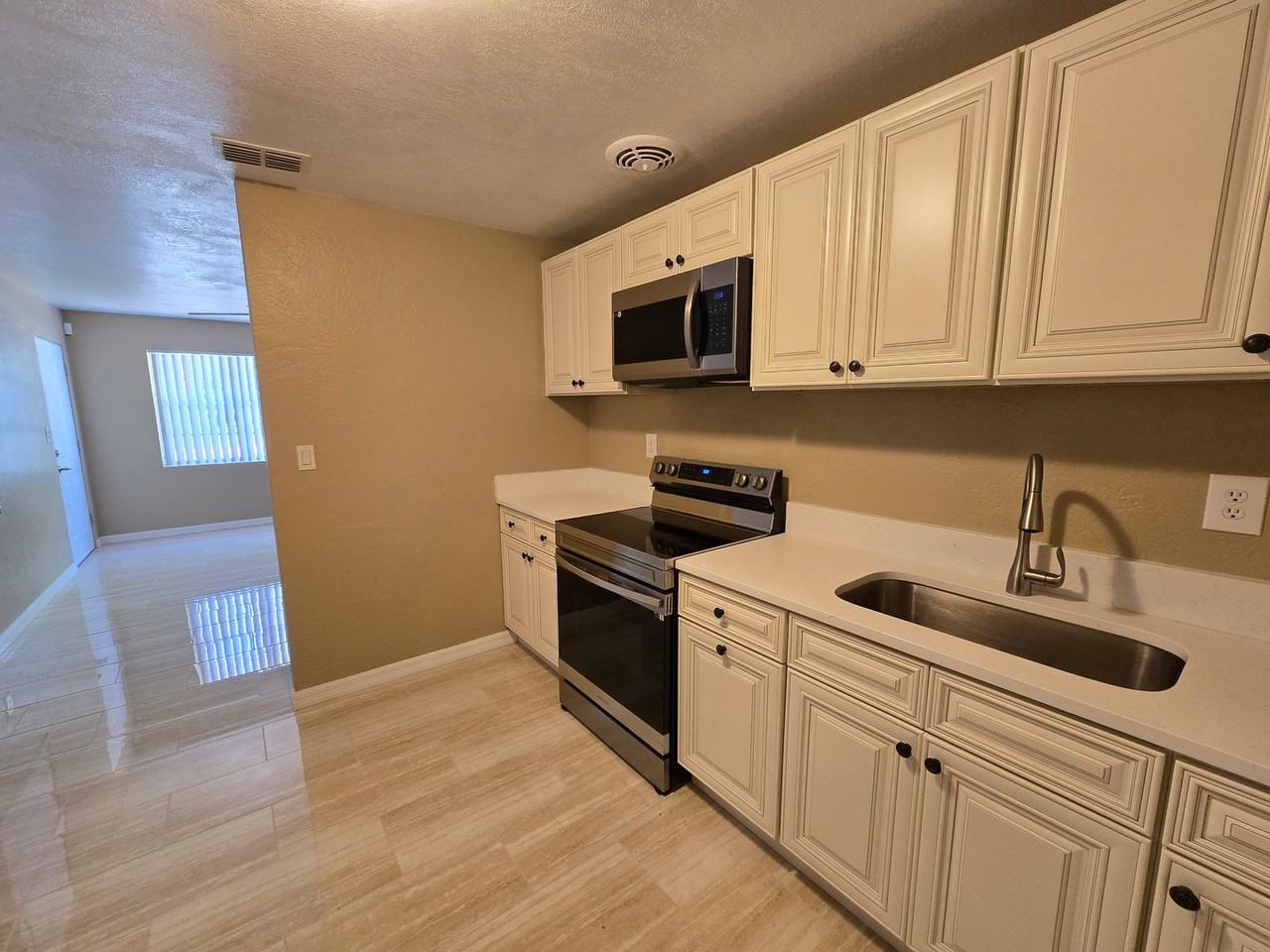 112 Palm Dr - Photo 6 of 12