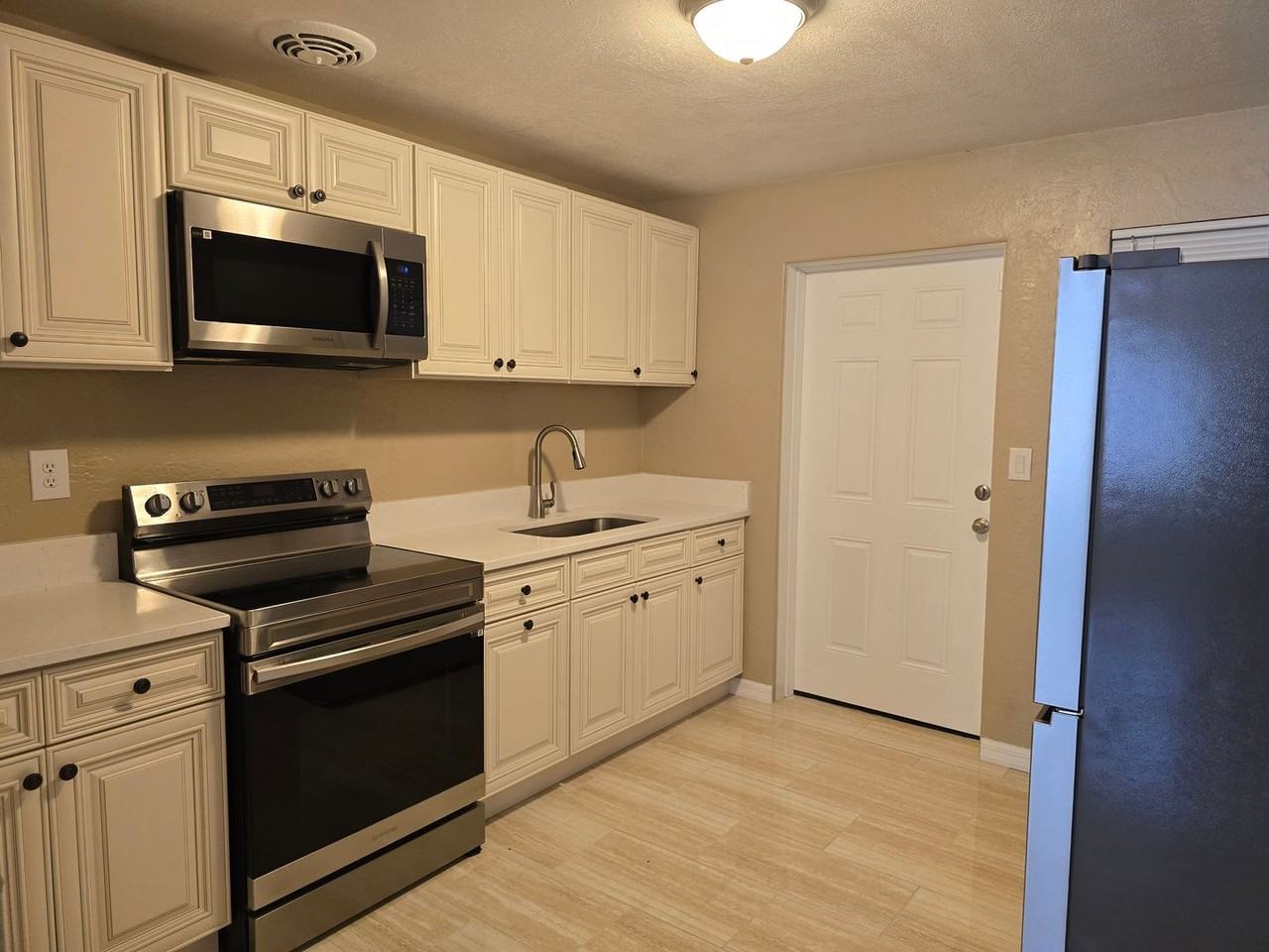 112 Palm Dr - Photo 7 of 12