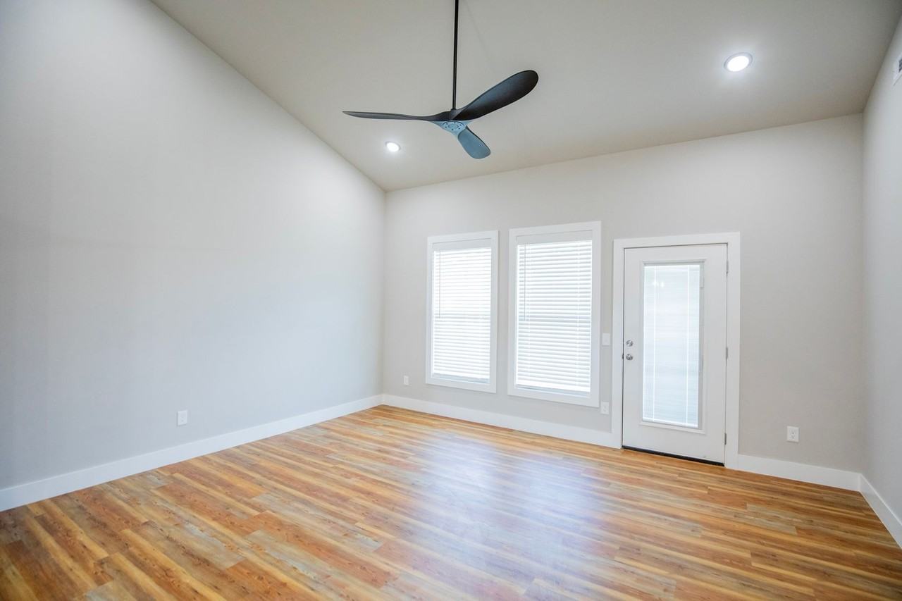 947 Seaborn Way - Photo 3 of 22