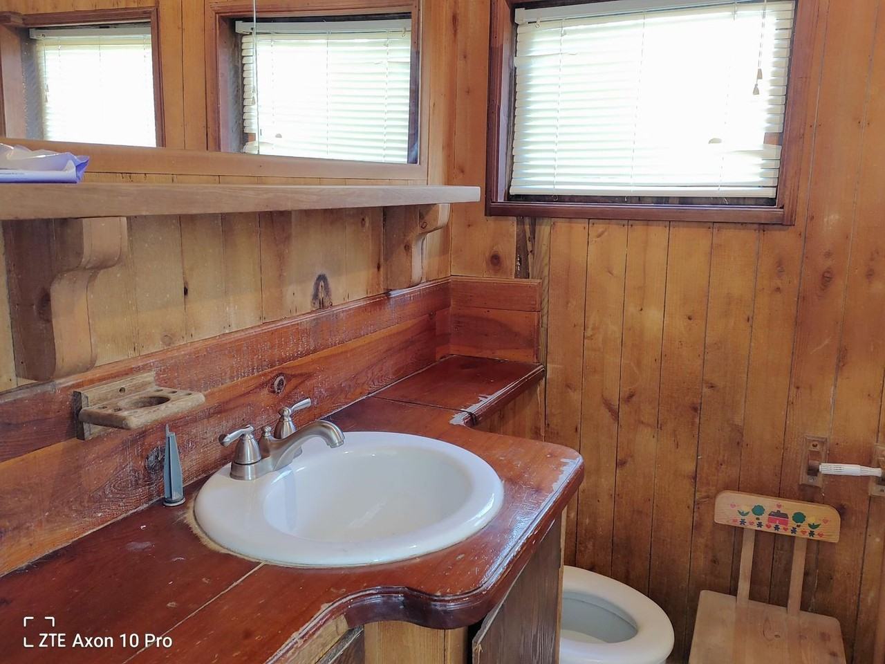 2557 S Orchard Dr - Photo 2 of 10