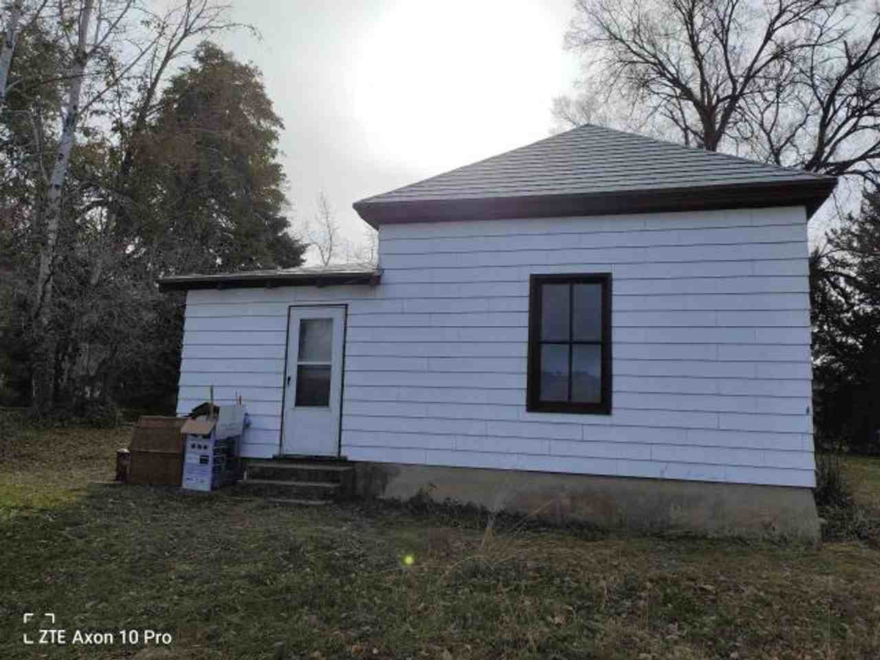 2557 S Orchard Dr - Photo 4 of 10