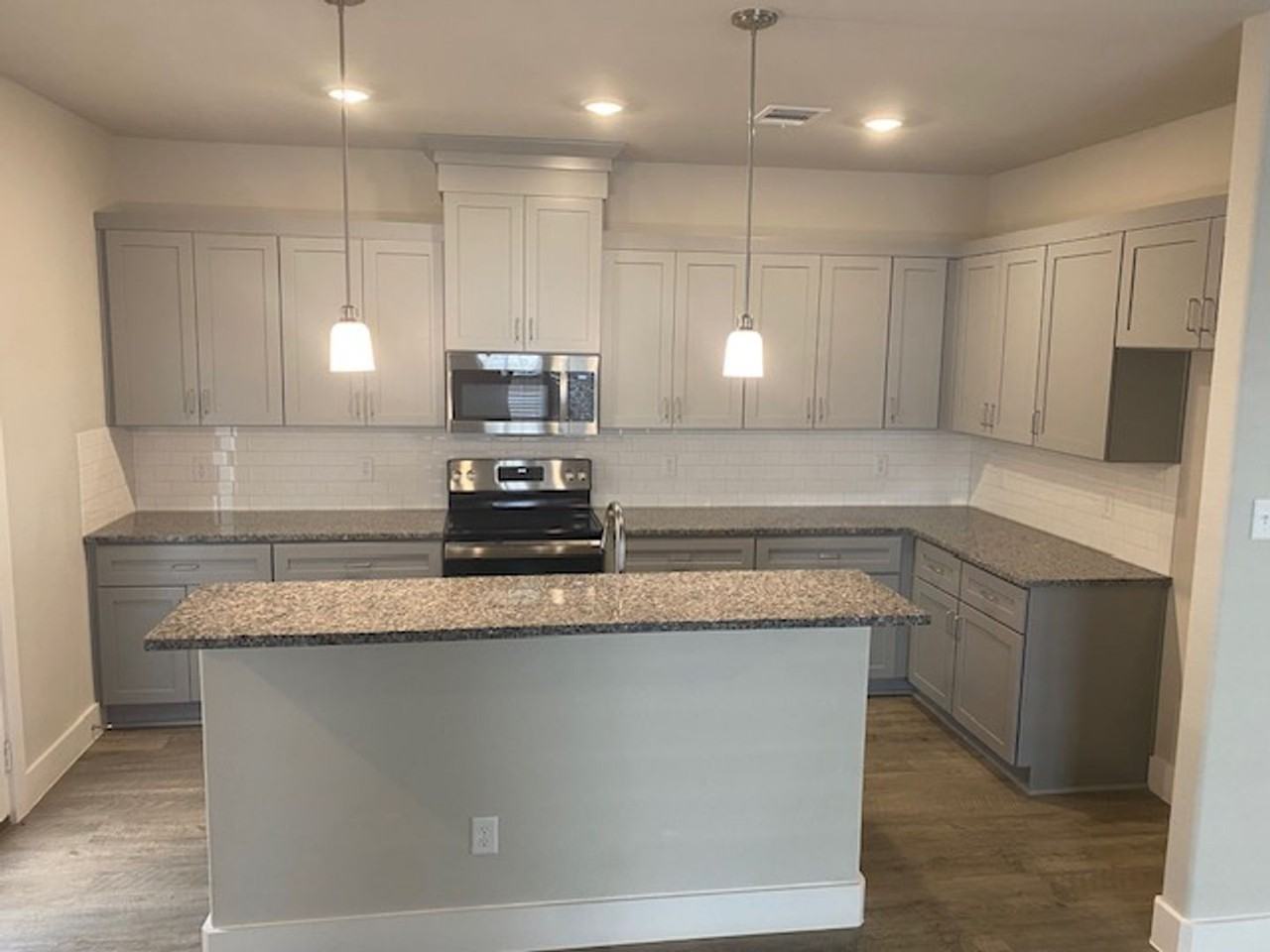 676 The Cottages Dr - Photo 3 of 29