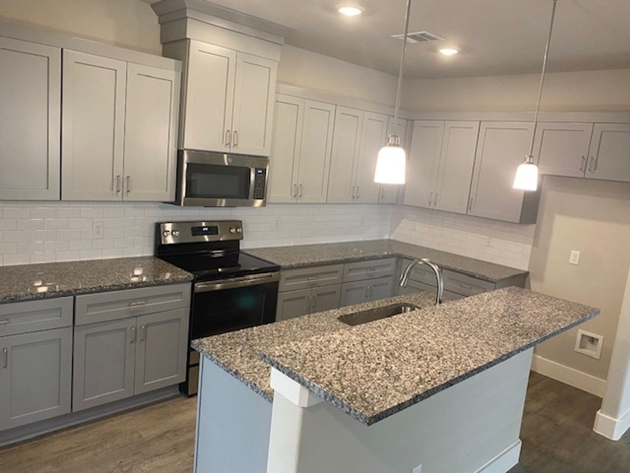 676 The Cottages Dr - Photo 4 of 29