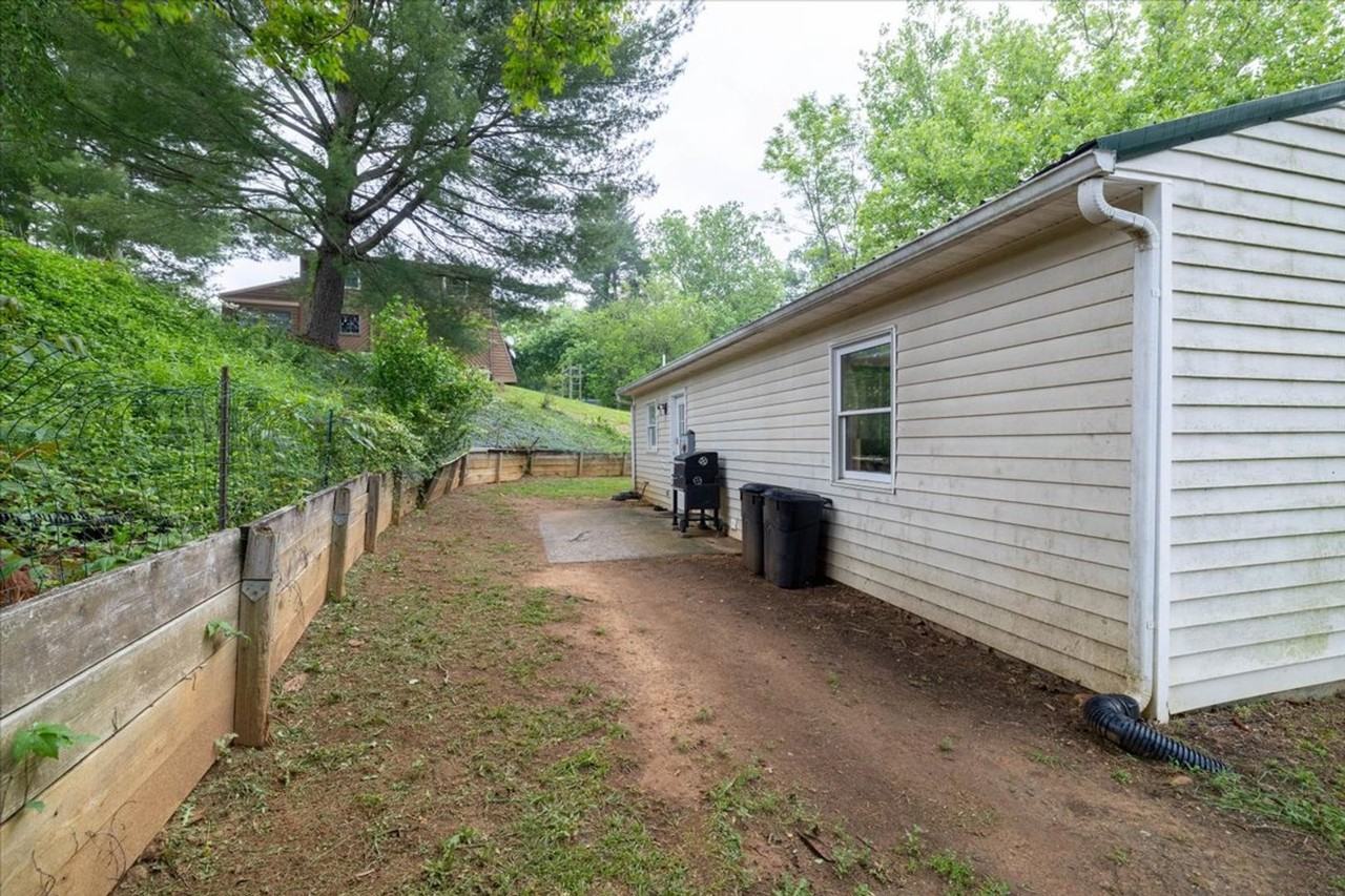 301 Forest Ave - Photo 3 of 15