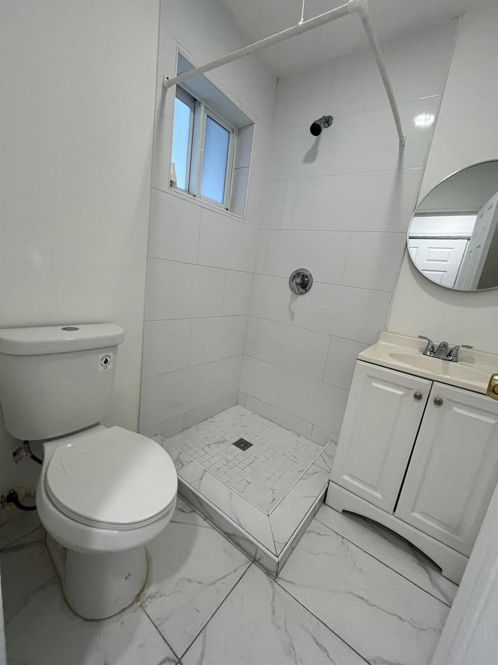 14280 Northeast 6th Avenue - Photo 4 of 12