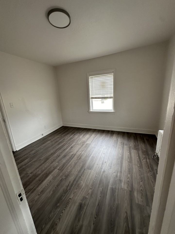 1916 4th Avenue East - Photo 5 of 9