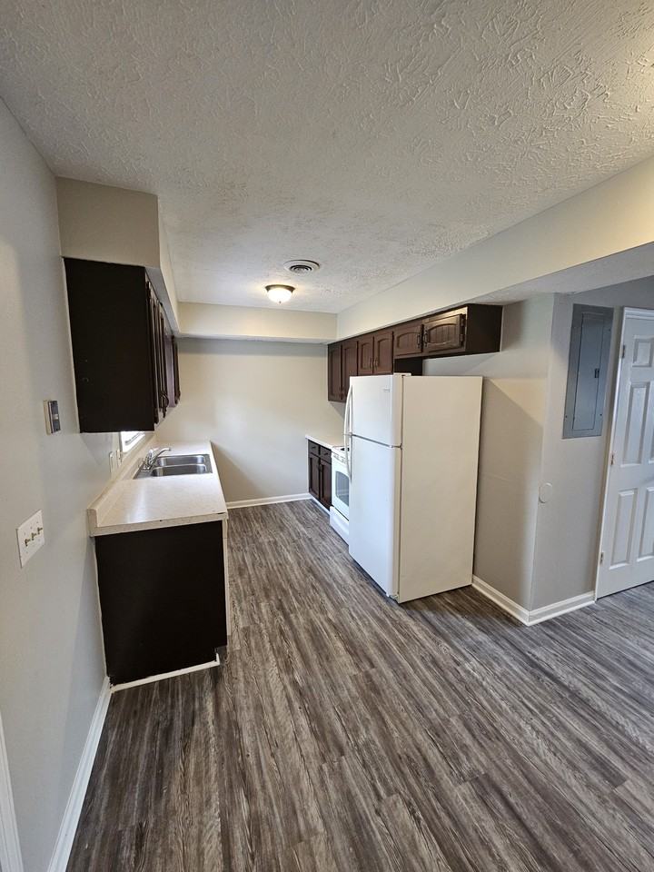 1660 Foxhaven Drive - Photo 2 of 8