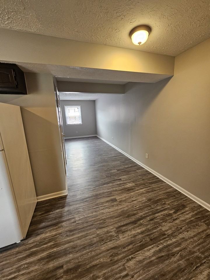 1660 Foxhaven Drive - Photo 3 of 8