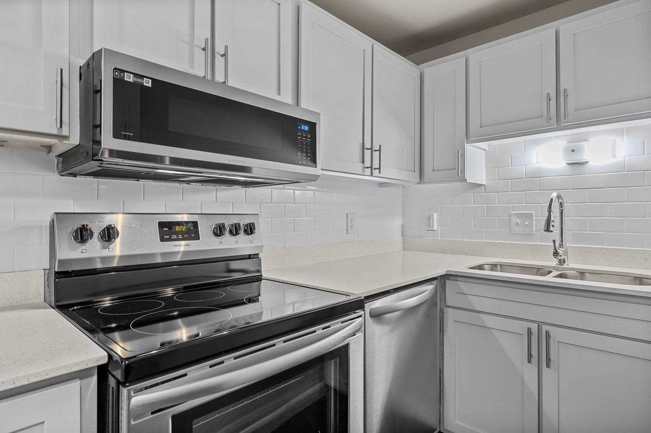 University Apartments Chapel Hill - Photo 6 of 31