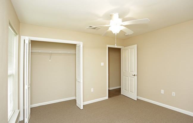 Sugar Hill Crossing - Photo 2 of 21