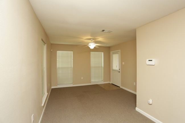 Sugar Hill Crossing - Photo 5 of 21