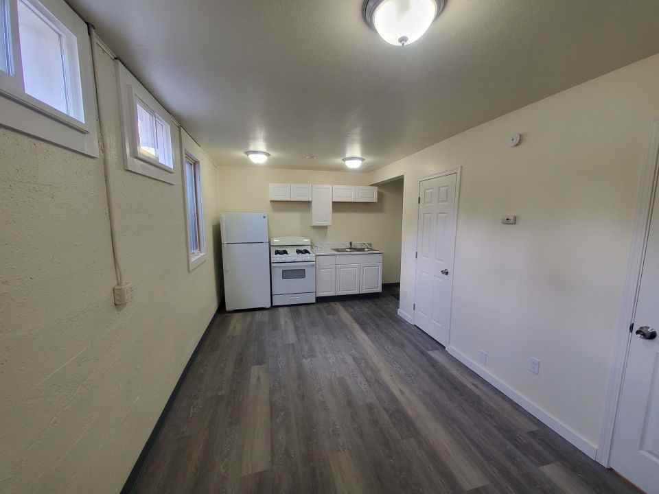 1211 Broadwater Ave #8 - Photo 3 of 5