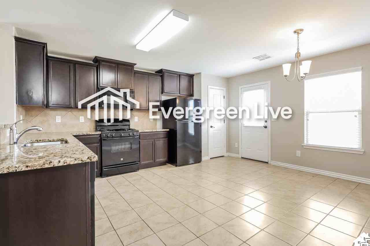 10205 Nw 25th St - Photo 6 of 16