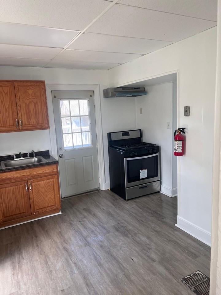 212 Chestnut St #B - Photo 3 of 20