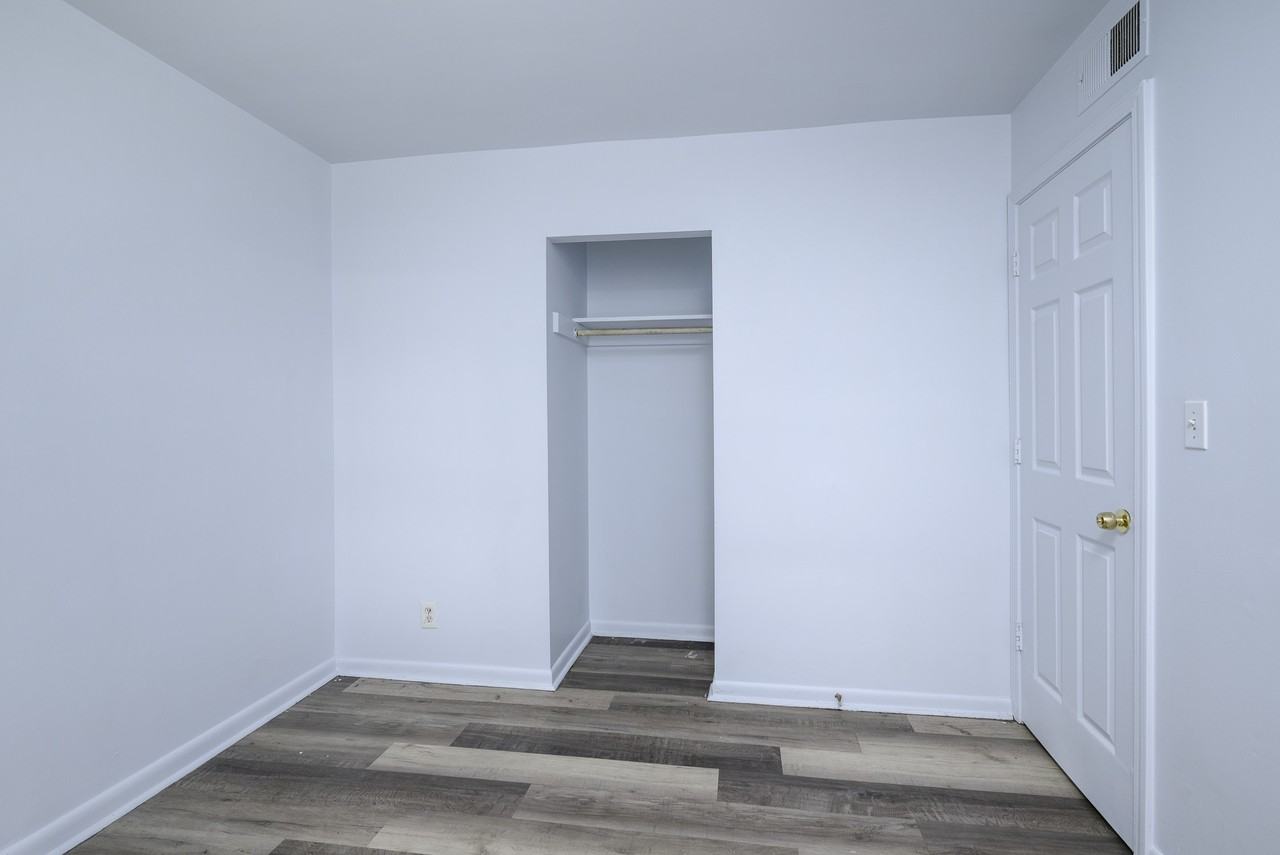 5104 Yew Ln - Photo 3 of 26