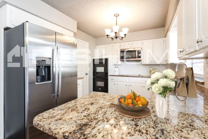 5112 Oakcliff Dr - Photo 3 of 18