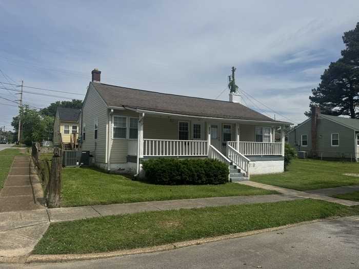 1301 Cunningham St - Photo 2 of 14